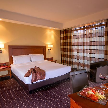 Hotel Capannelle Roma Bagian luar foto
