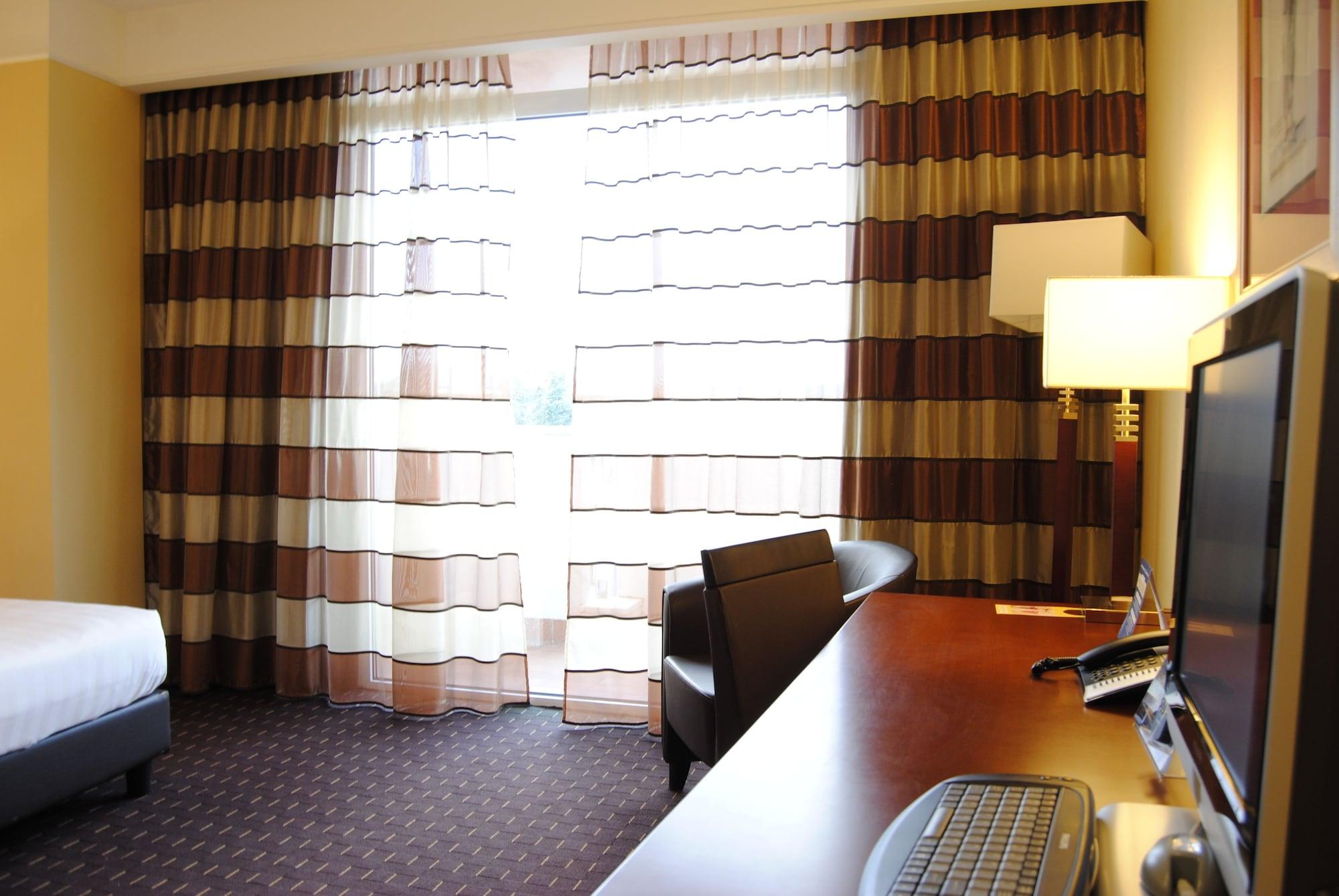 Hotel Capannelle Roma Bagian luar foto