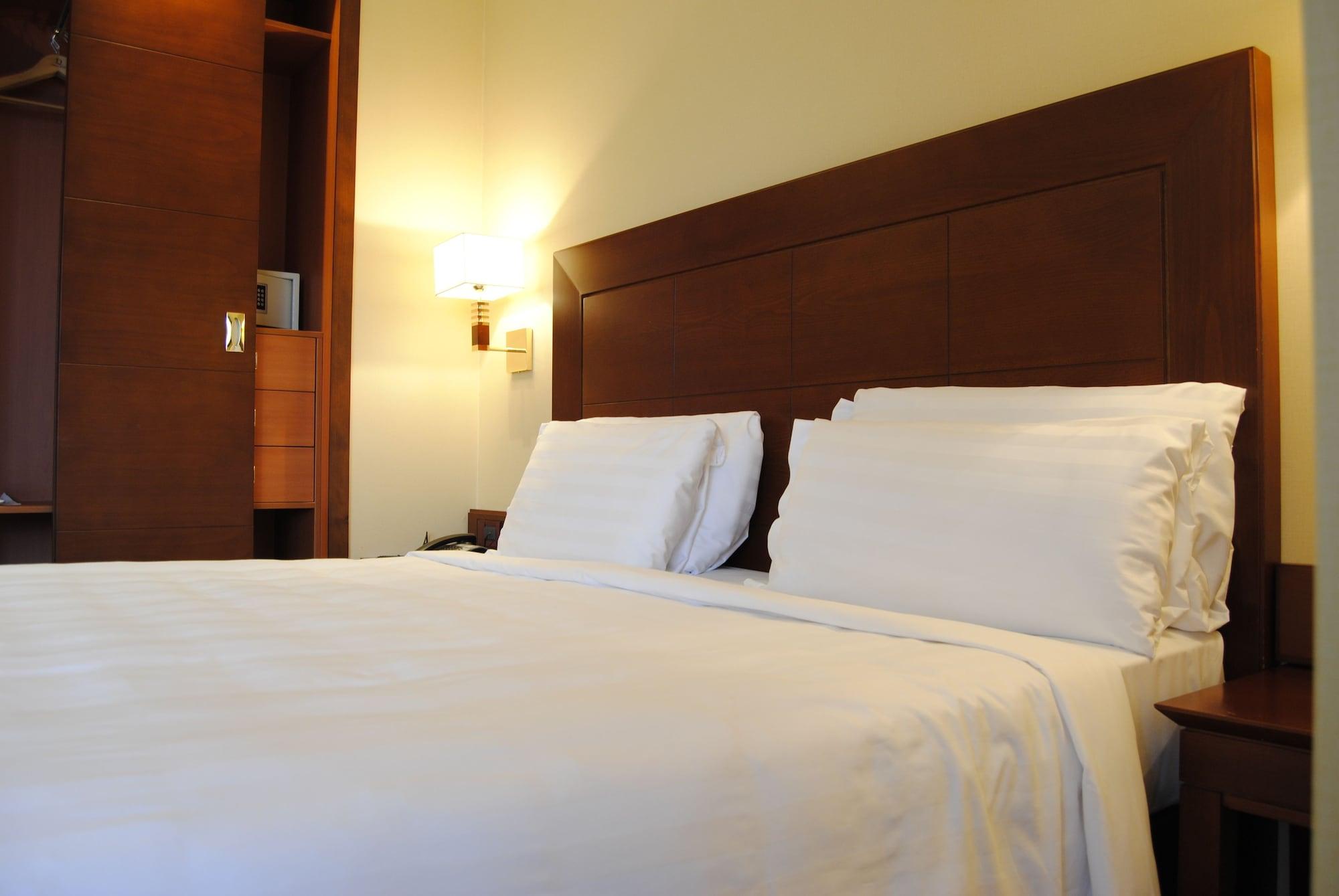 Hotel Capannelle Roma Bagian luar foto
