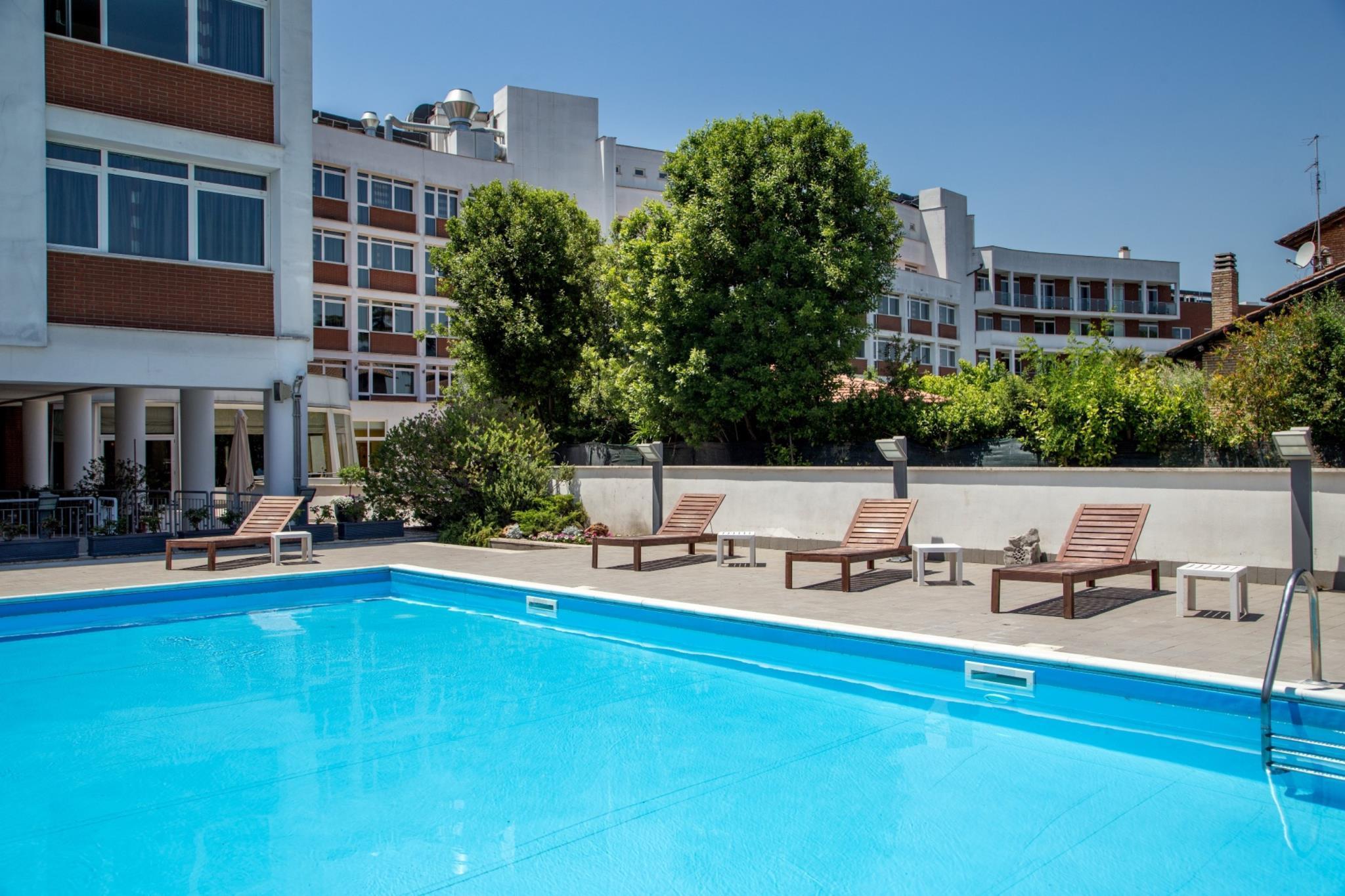 Hotel Capannelle Roma Bagian luar foto