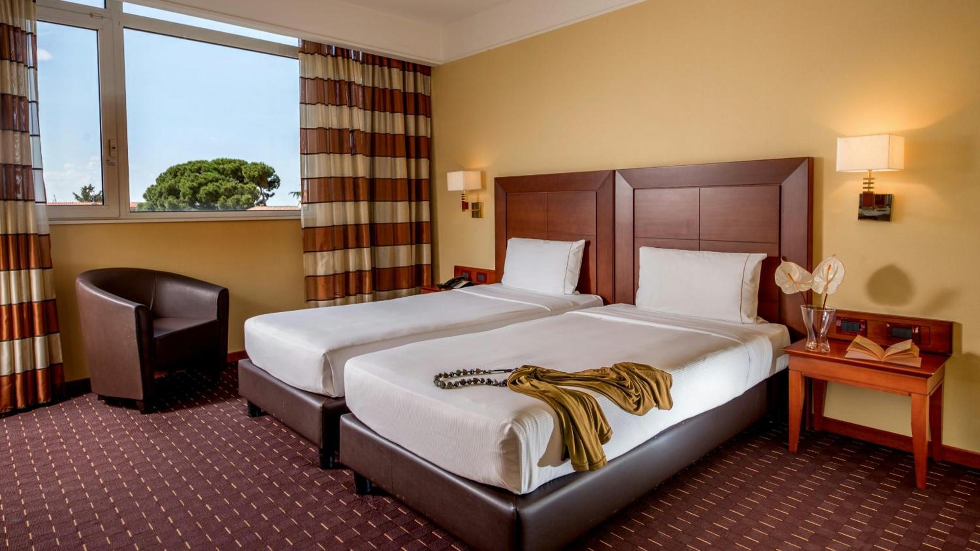 Hotel Capannelle Roma Bagian luar foto
