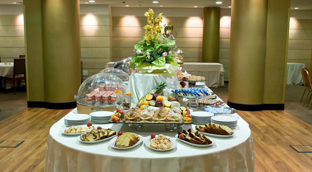 Hotel Capannelle Roma Bagian luar foto