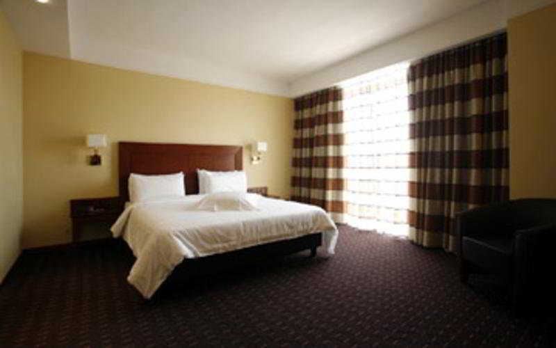Hotel Capannelle Roma Bagian luar foto