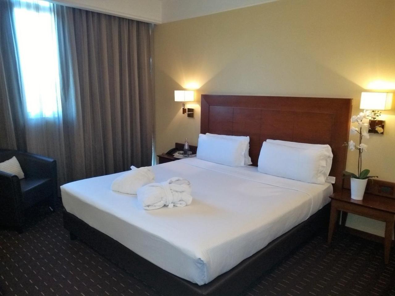 Hotel Capannelle Roma Bagian luar foto
