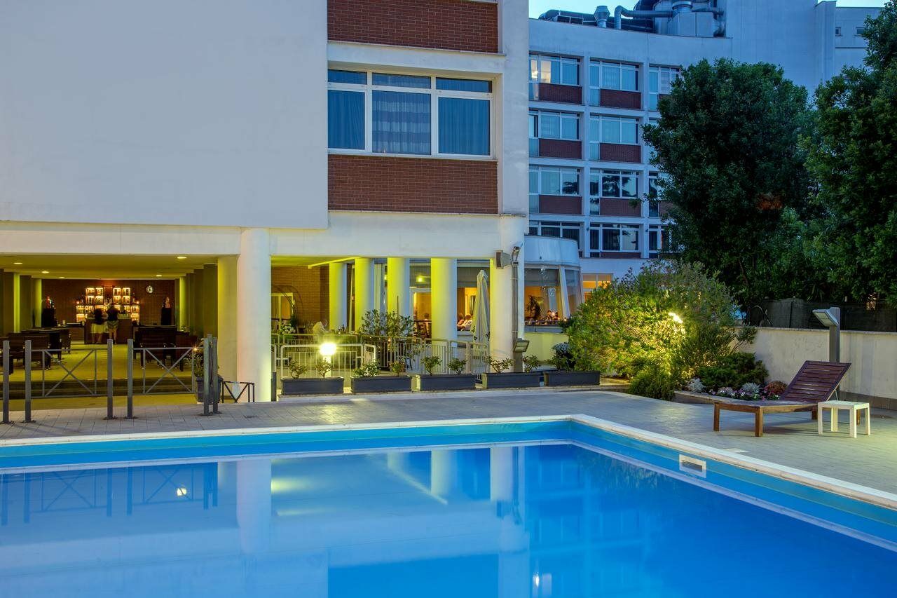 Hotel Capannelle Roma Bagian luar foto